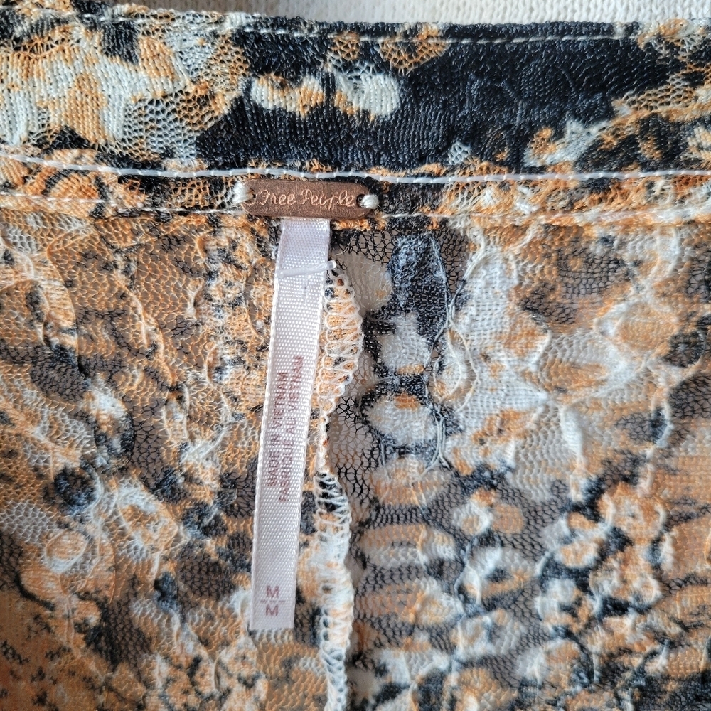 Free People Womens M Sheer Top Blouse Snake Animal Print Lace Boho Retail $98 - Picture 4 of 13